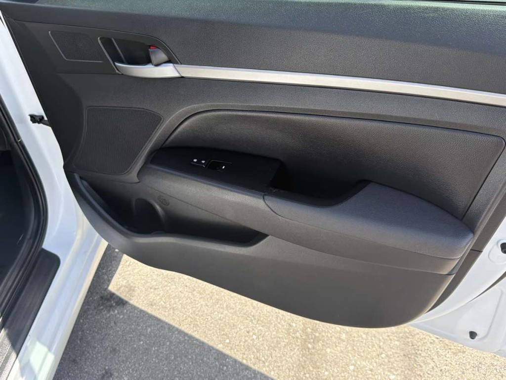 2017 Hyundai Elantra Image 15