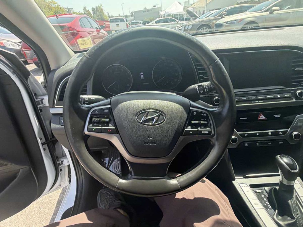 2017 Hyundai Elantra Image 20
