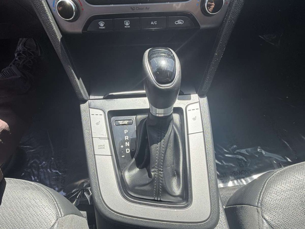 2017 Hyundai Elantra Image 21