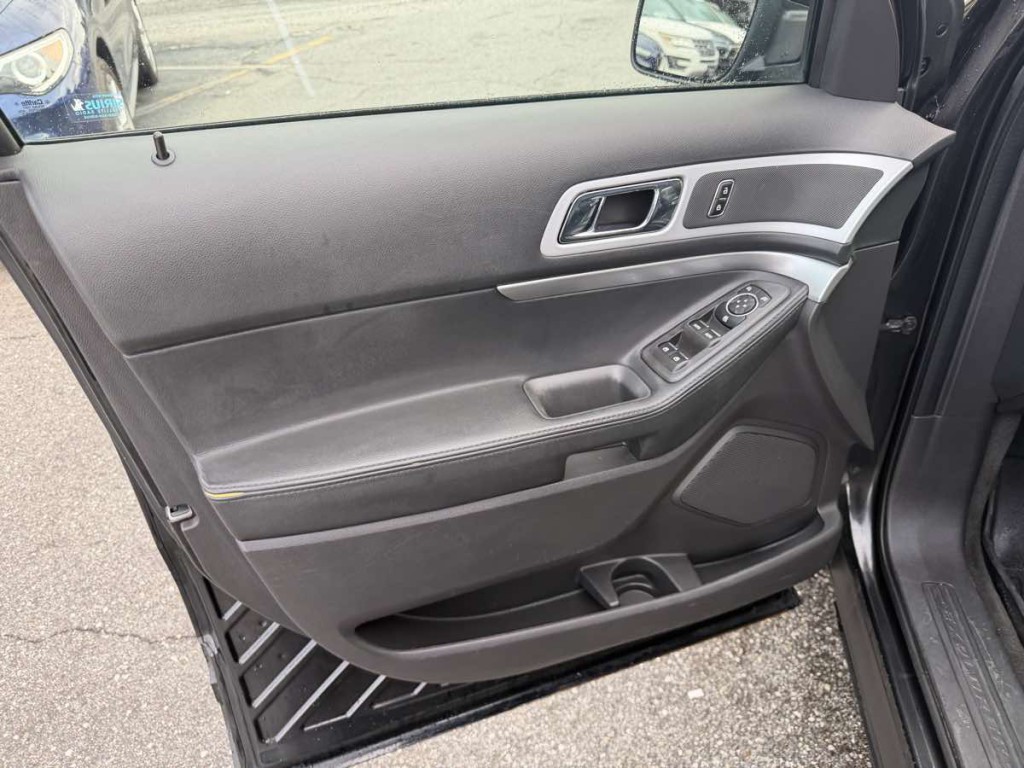 2013 Ford Explorer Image 9