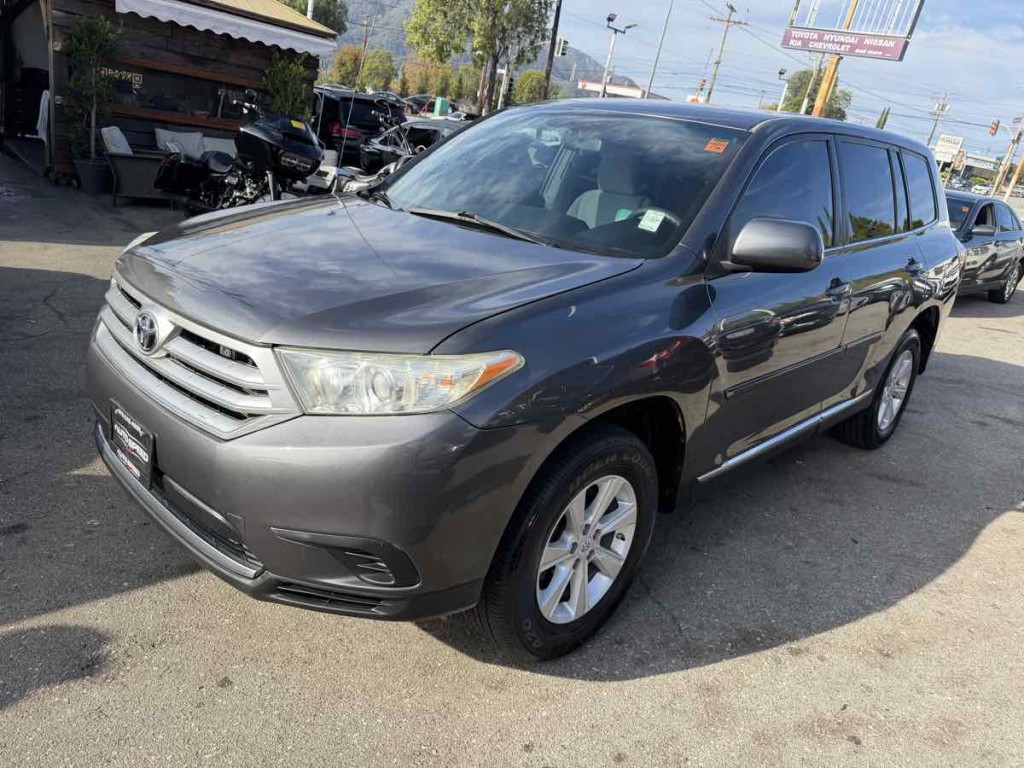 2011 Toyota Highlander Image 2