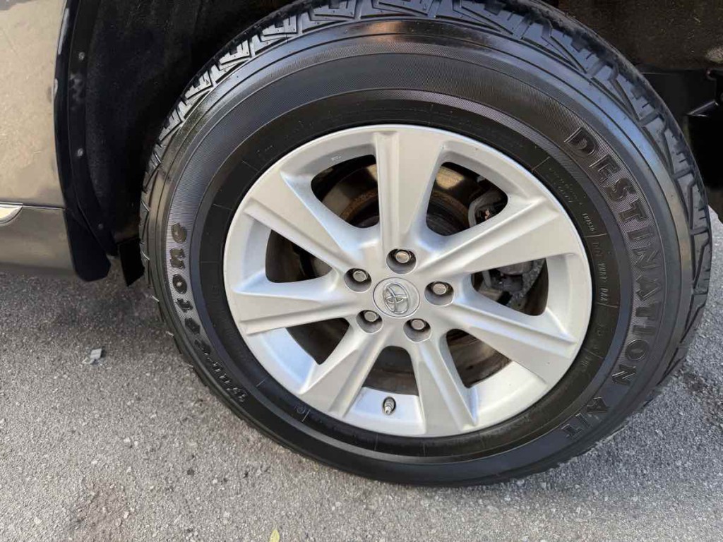 2011 Toyota Highlander Image 7