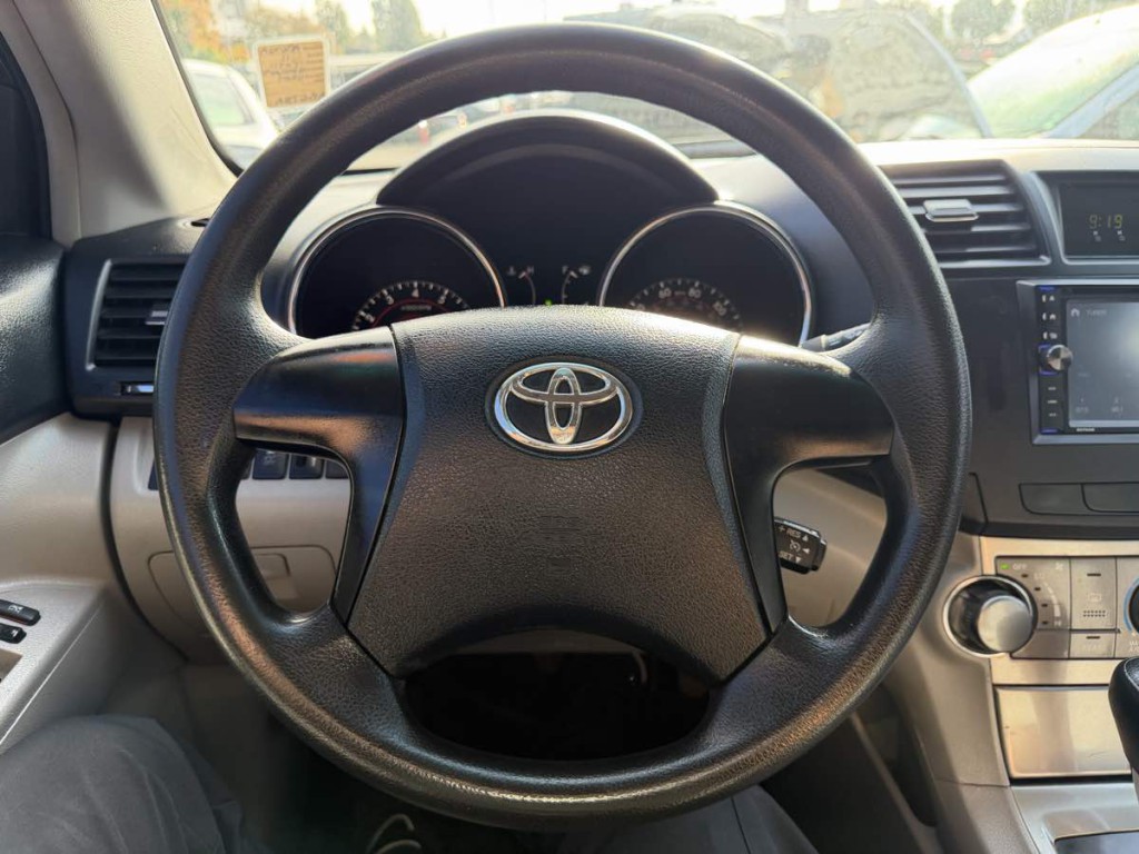 2011 Toyota Highlander Image 19