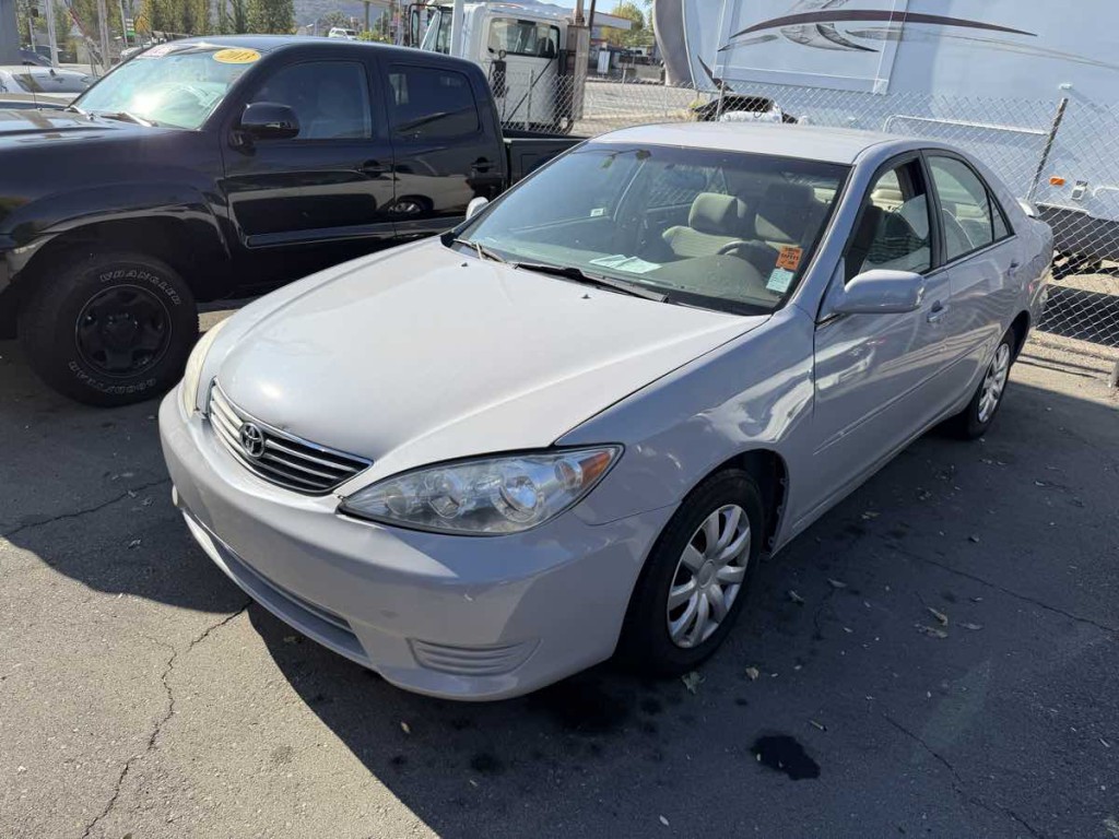 2005 Toyota Camry Image 1