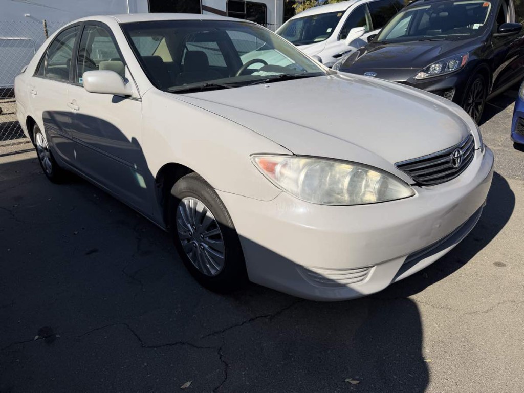 2005 Toyota Camry Image 2