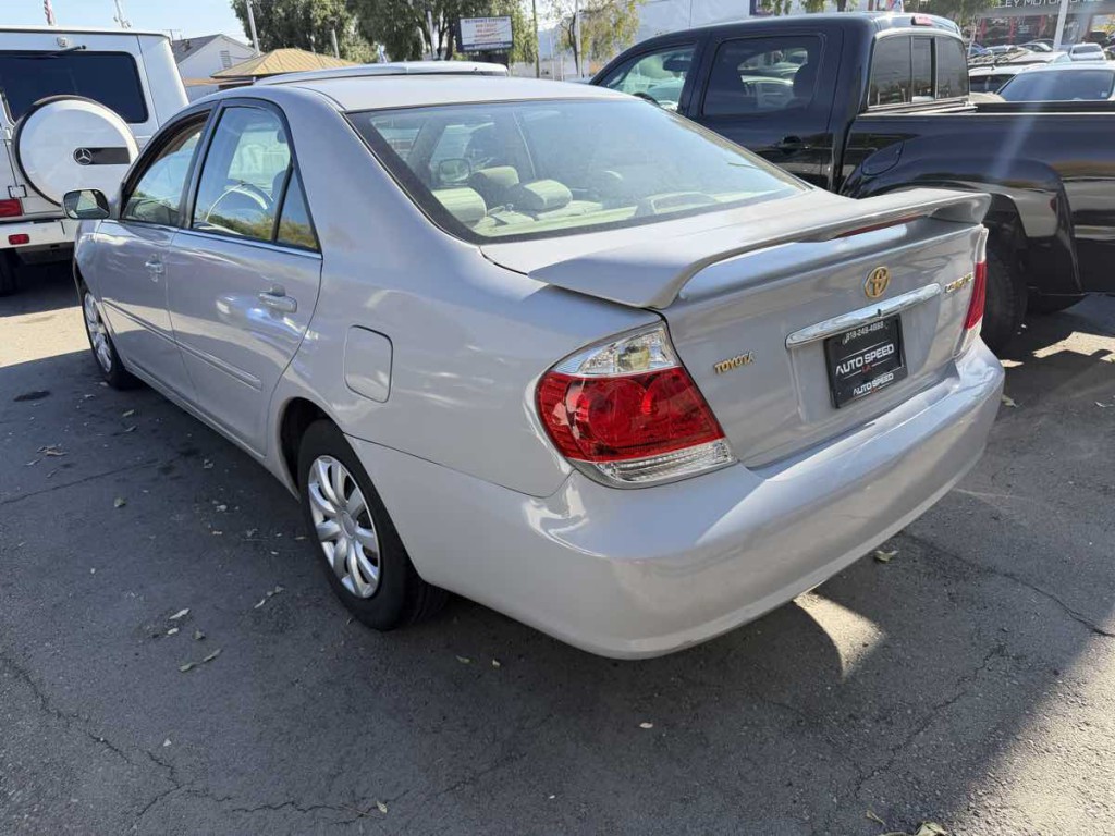 2005 Toyota Camry Image 4