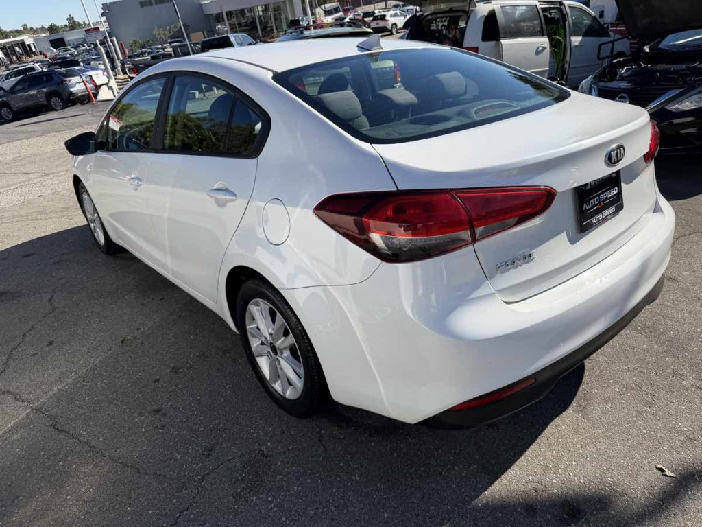 2017 Kia Forte Image 4