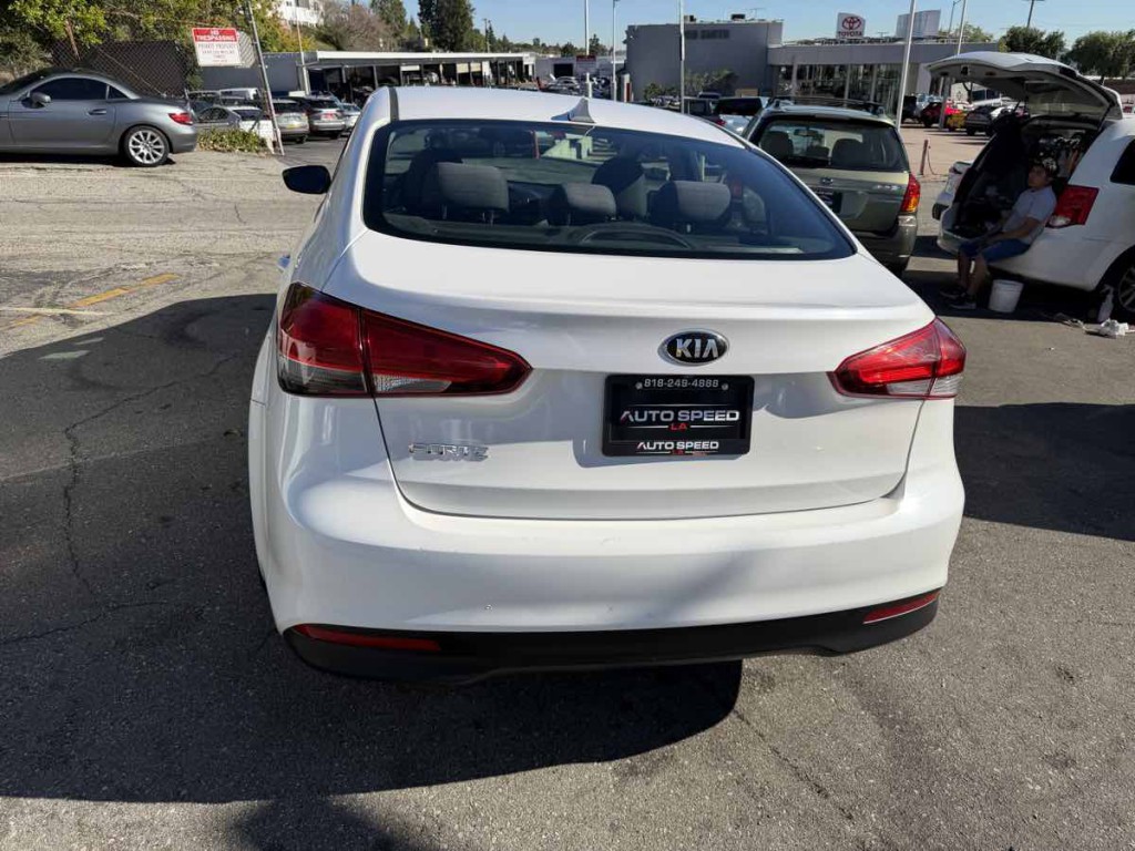 2017 Kia Forte Image 5