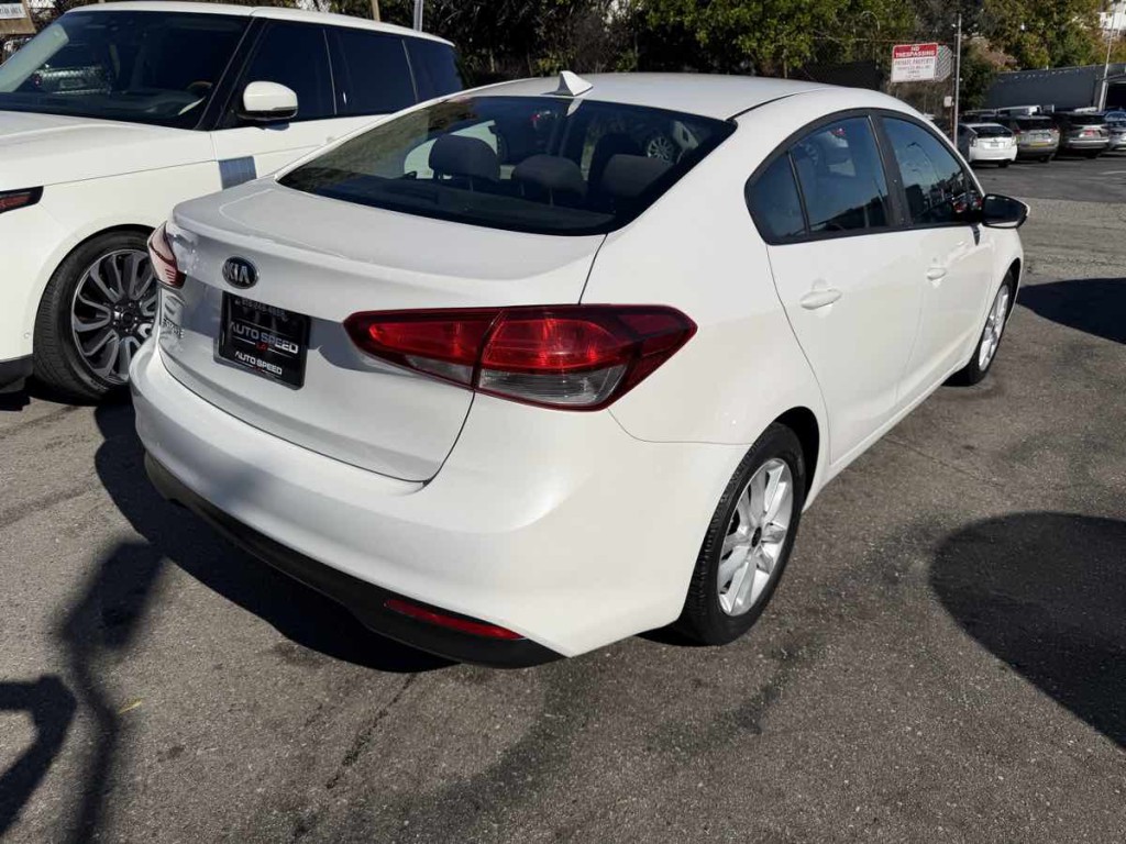 2017 Kia Forte Image 6