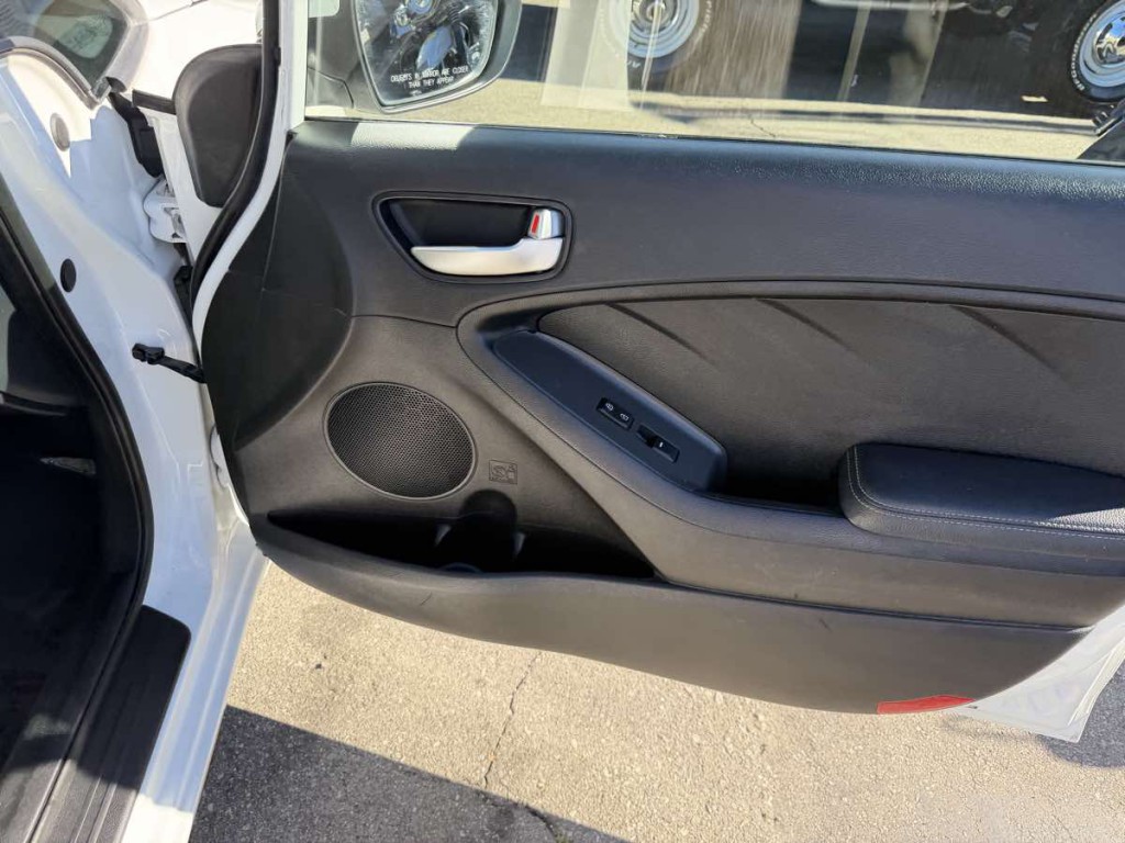 2017 Kia Forte Image 8