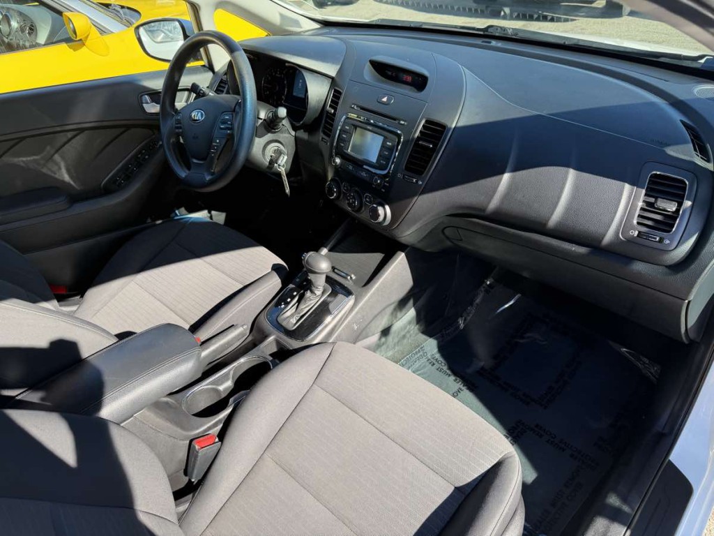 2017 Kia Forte Image 9