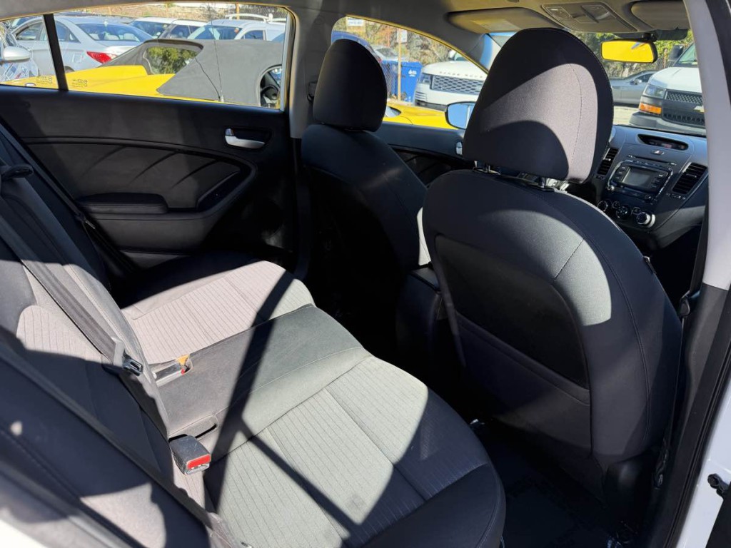 2017 Kia Forte Image 10