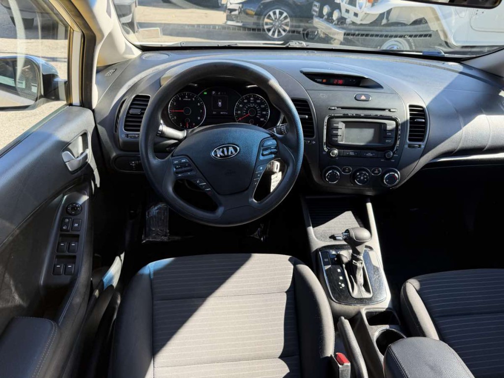 2017 Kia Forte Image 16