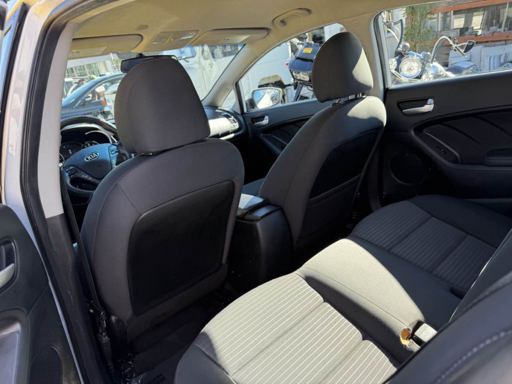 2017 Kia Forte Image 18