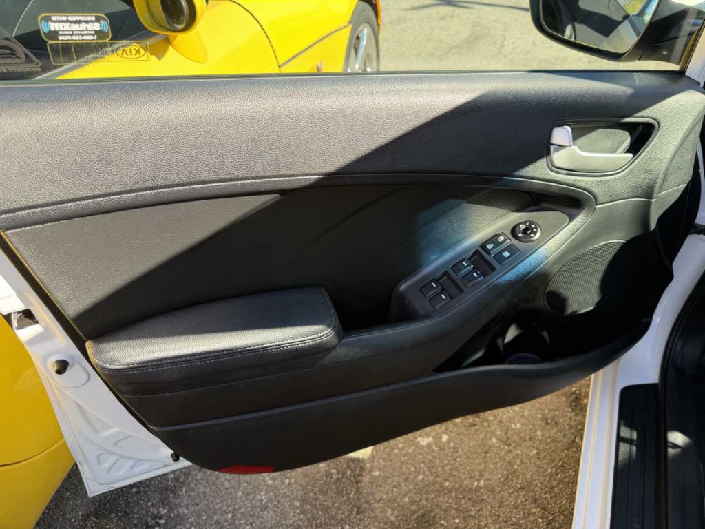 2017 Kia Forte Image 19