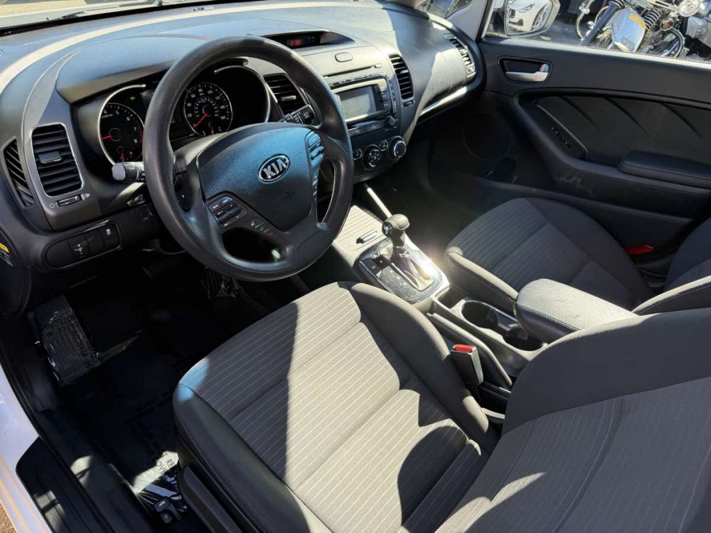 2017 Kia Forte Image 20