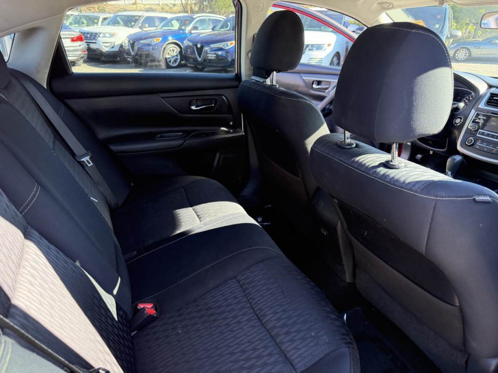 2018 Nissan Altima Image 16