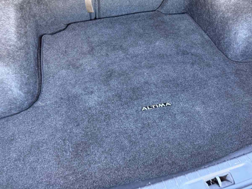 2018 Nissan Altima Image 18