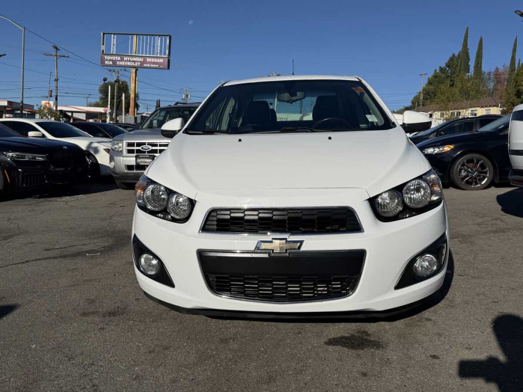 2014 Chevrolet Sonic Image 2