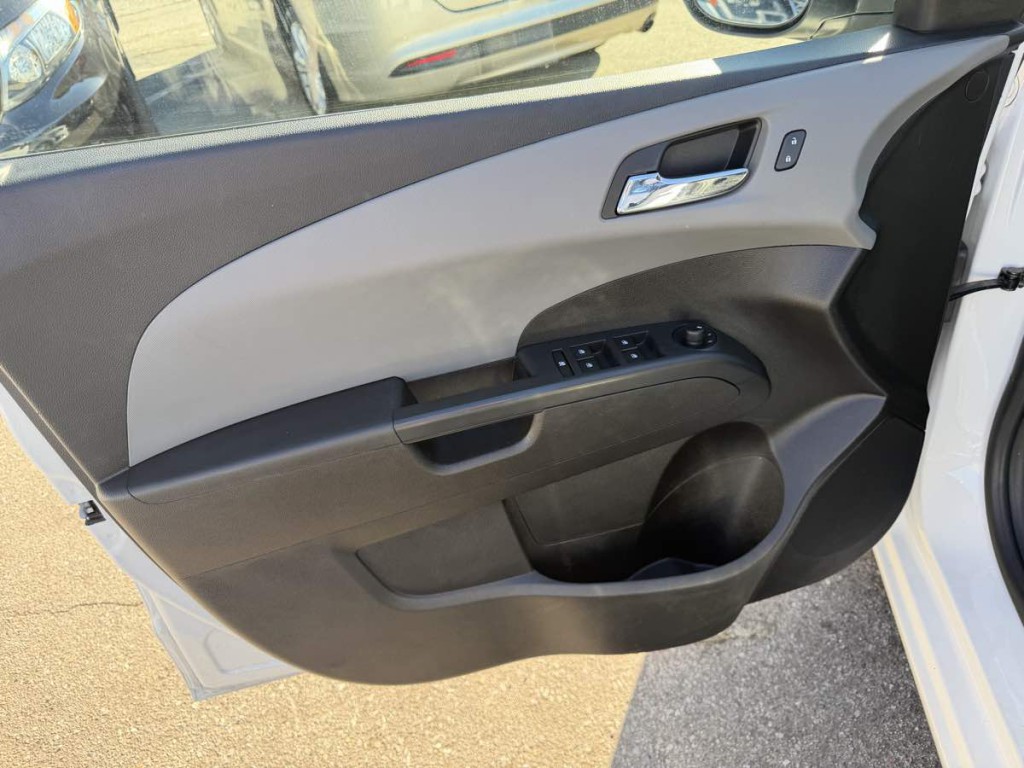 2014 Chevrolet Sonic Image 8