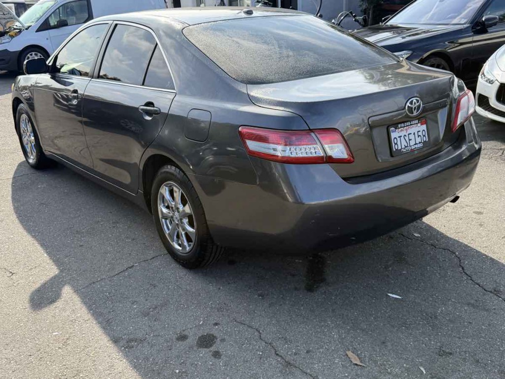 2011 Toyota Camry Image 4