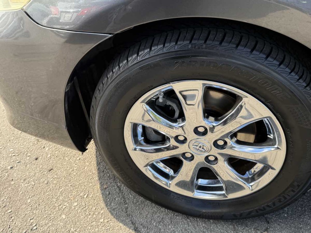 2011 Toyota Camry Image 7