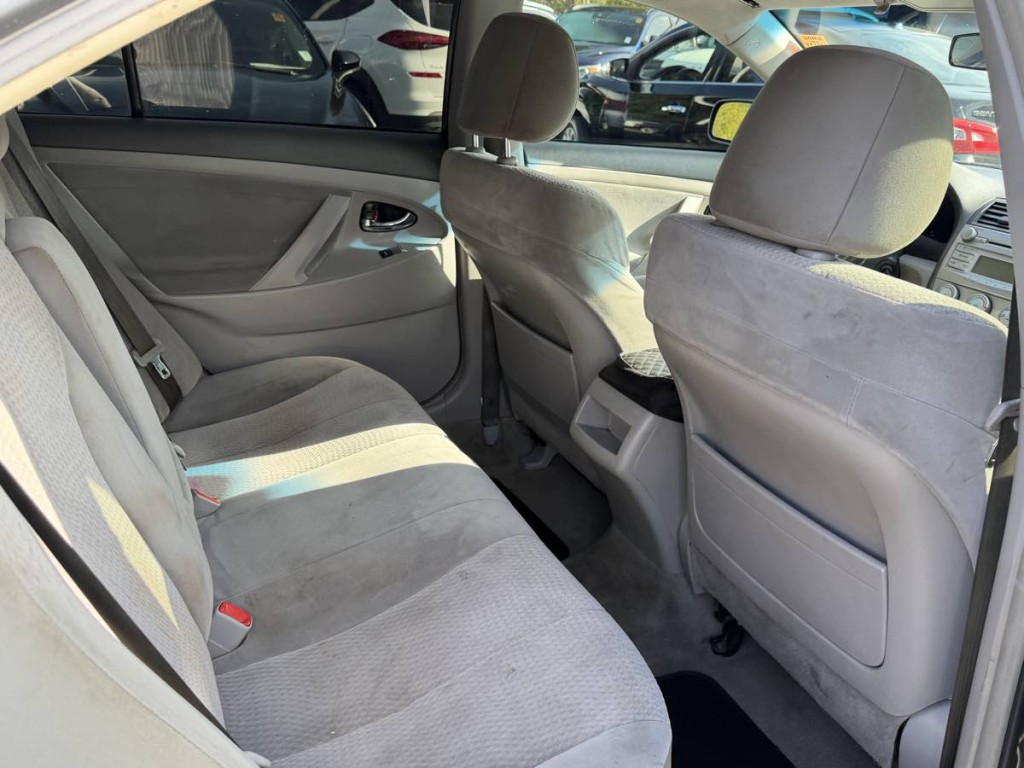 2011 Toyota Camry Image 10