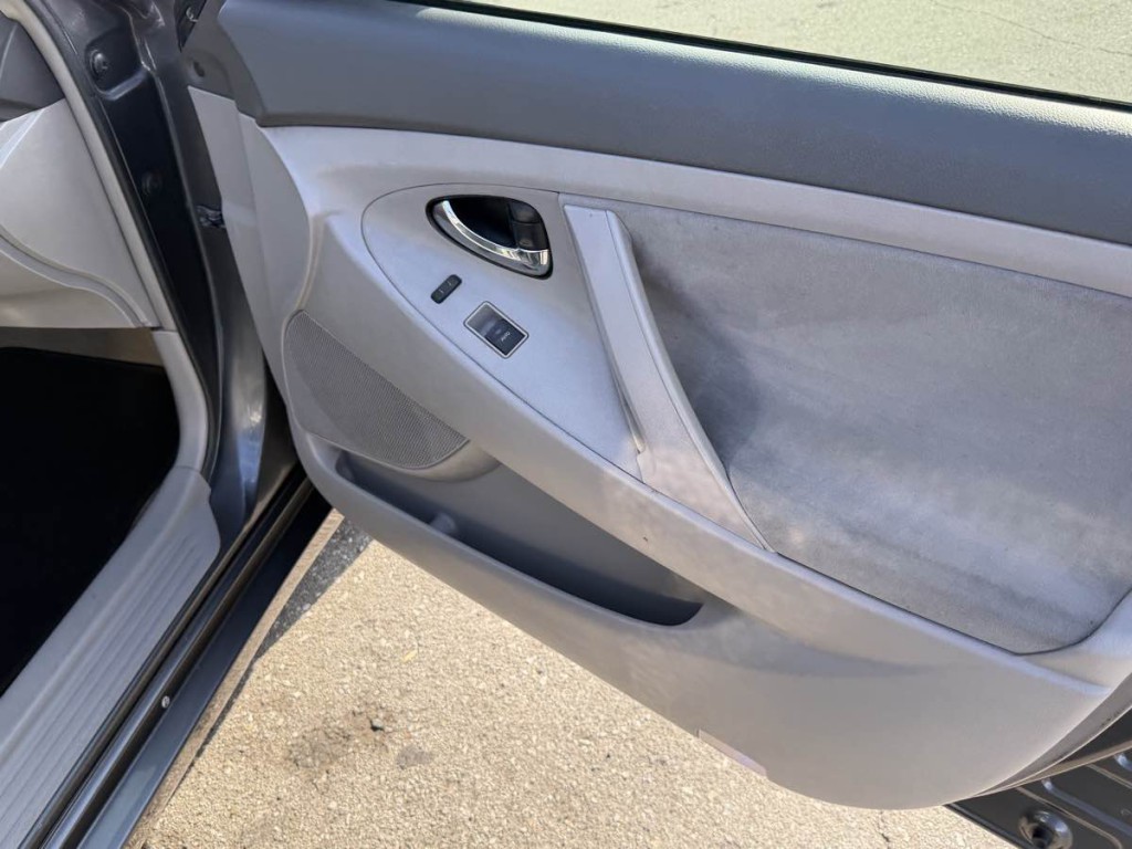 2011 Toyota Camry Image 11