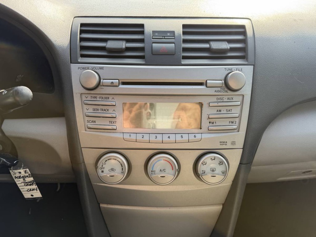 2011 Toyota Camry Image 19