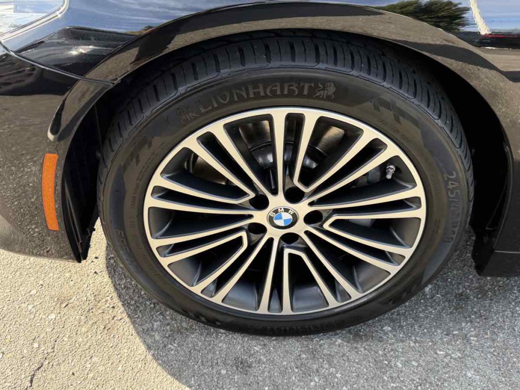 2019 BMW 5 Series Image 4