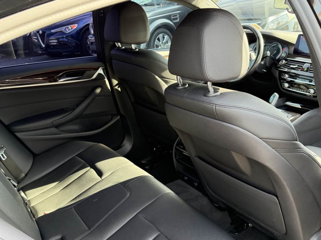2019 BMW 5 Series Image 11