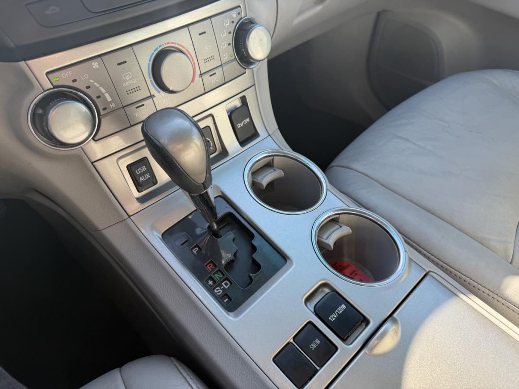 2012 Toyota Highlander Image 8