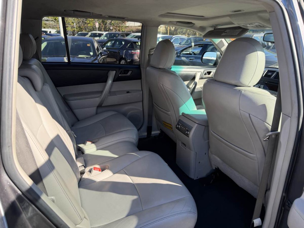 2012 Toyota Highlander Image 14