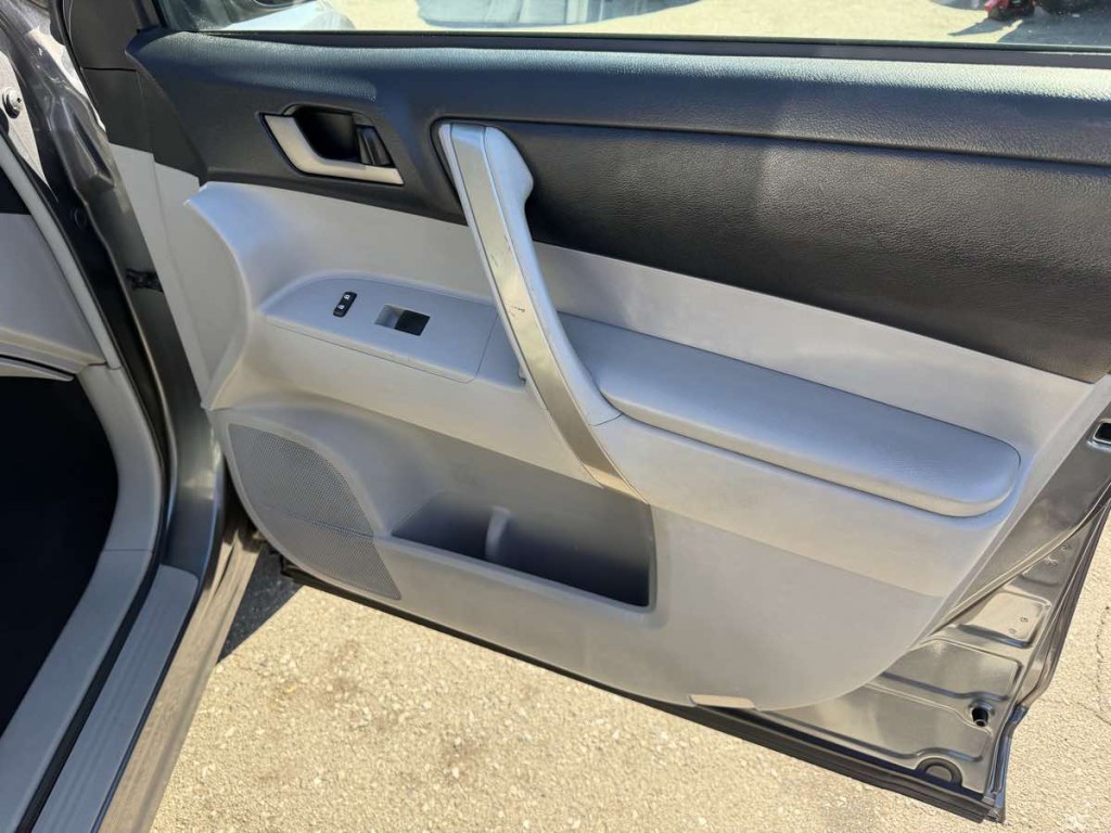 2012 Toyota Highlander Image 19