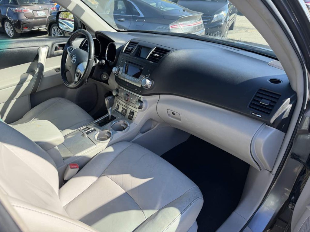 2012 Toyota Highlander Image 20