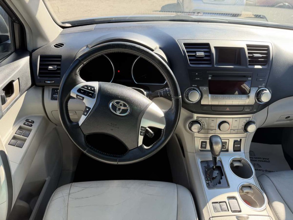 2012 Toyota Highlander Image 22