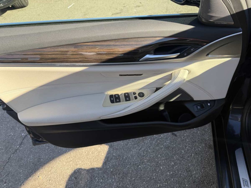 2019 BMW 5 Series Image 6