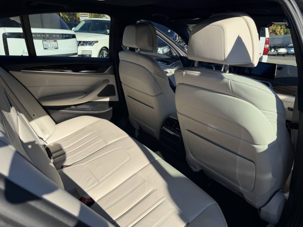 2019 BMW 5 Series Image 14