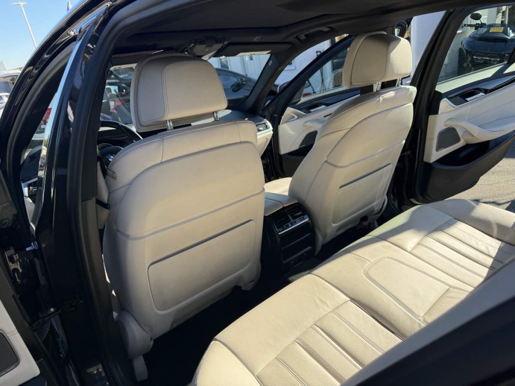 2019 BMW 5 Series Image 15