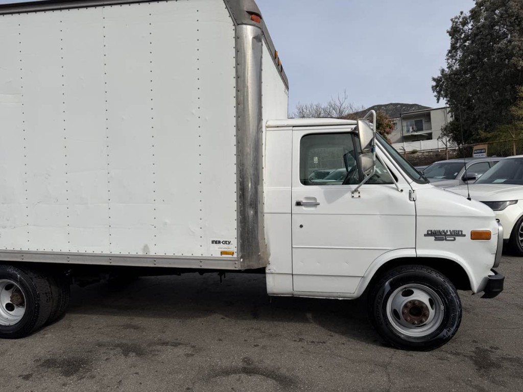 1995 Chevrolet Commercial Cutaway Image 9