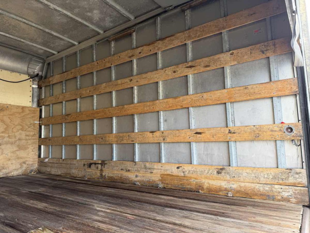 1995 Chevrolet Commercial Cutaway Image 16