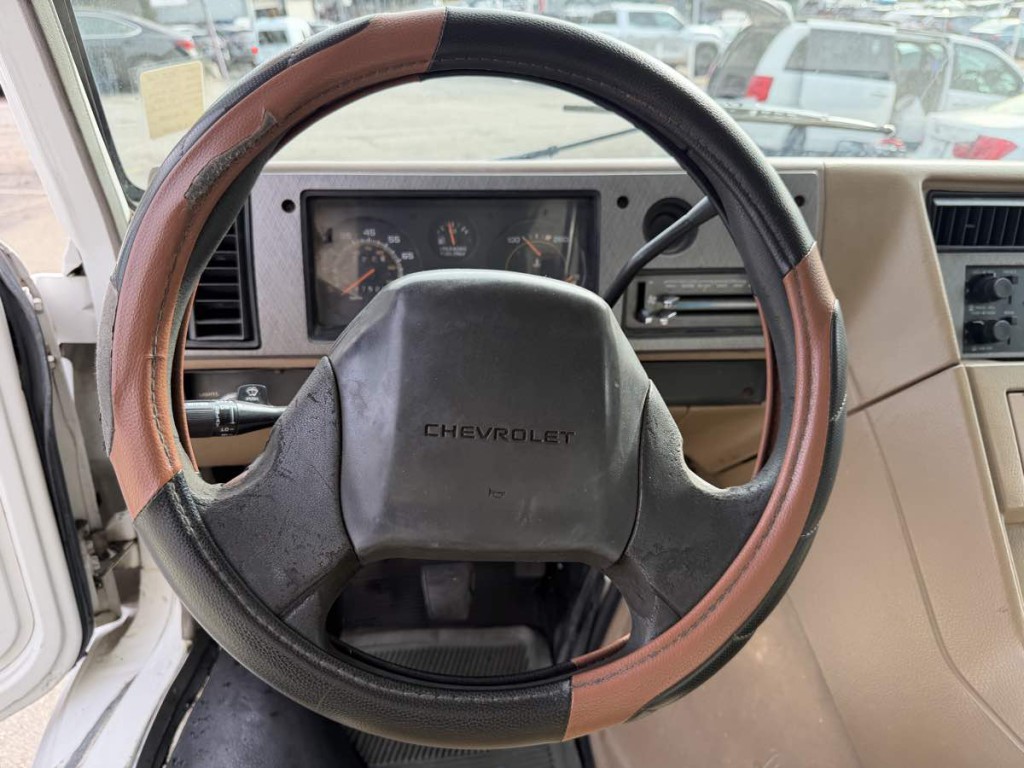 1995 Chevrolet Commercial Cutaway Image 22