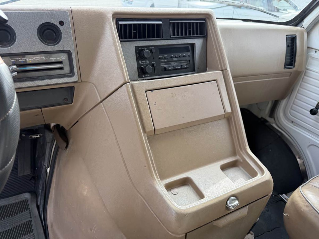 1995 Chevrolet Commercial Cutaway Image 23