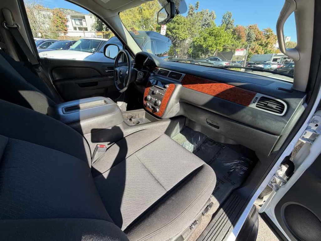 2011 Chevrolet Tahoe Image 12
