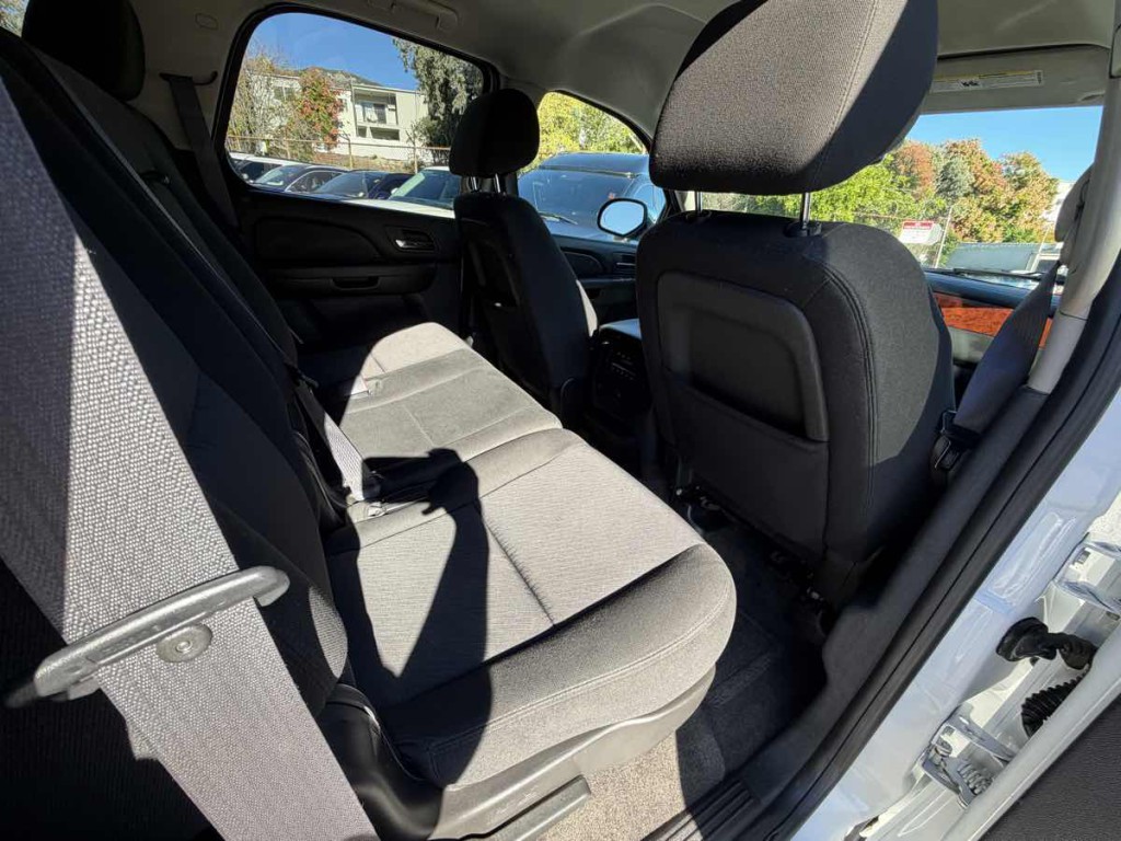 2011 Chevrolet Tahoe Image 13