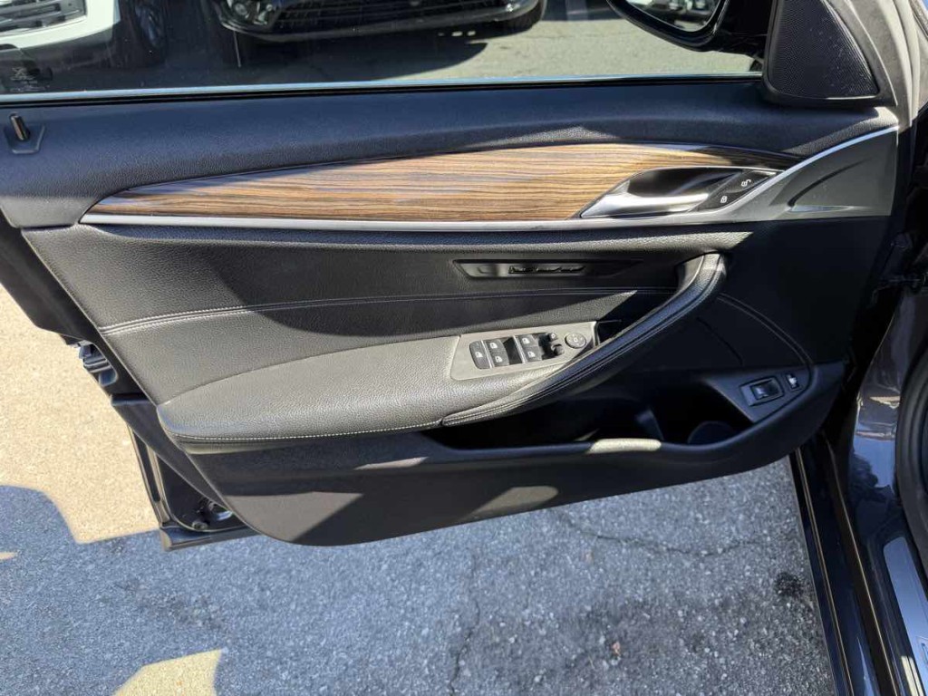 2019 BMW 5 Series Image 9