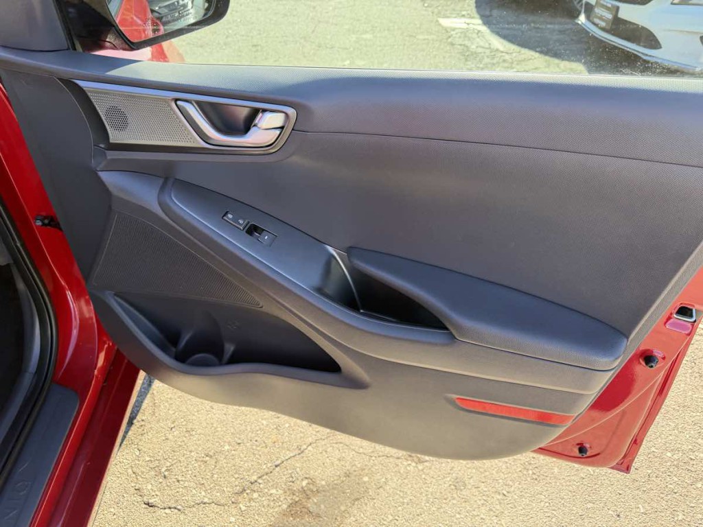 2022 Hyundai Ioniq Hybrid Image 10