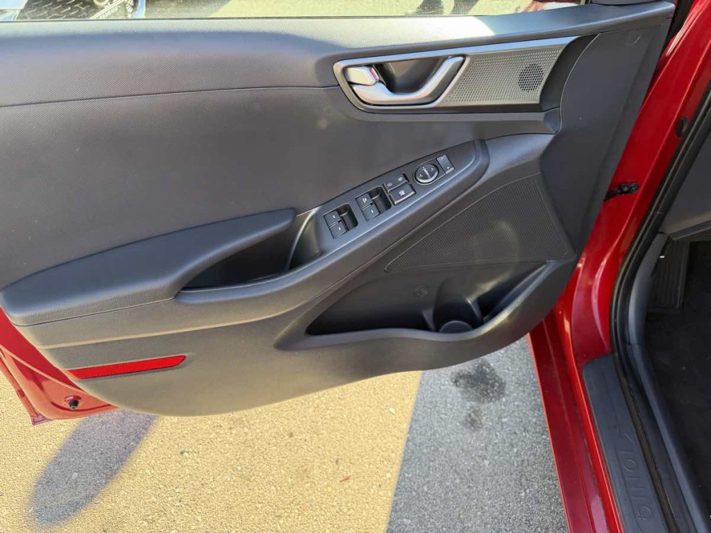 2022 Hyundai Ioniq Hybrid Image 13