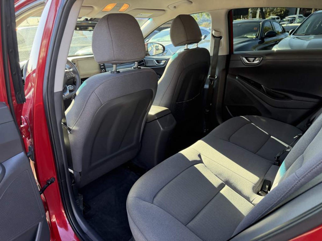 2022 Hyundai Ioniq Hybrid Image 16