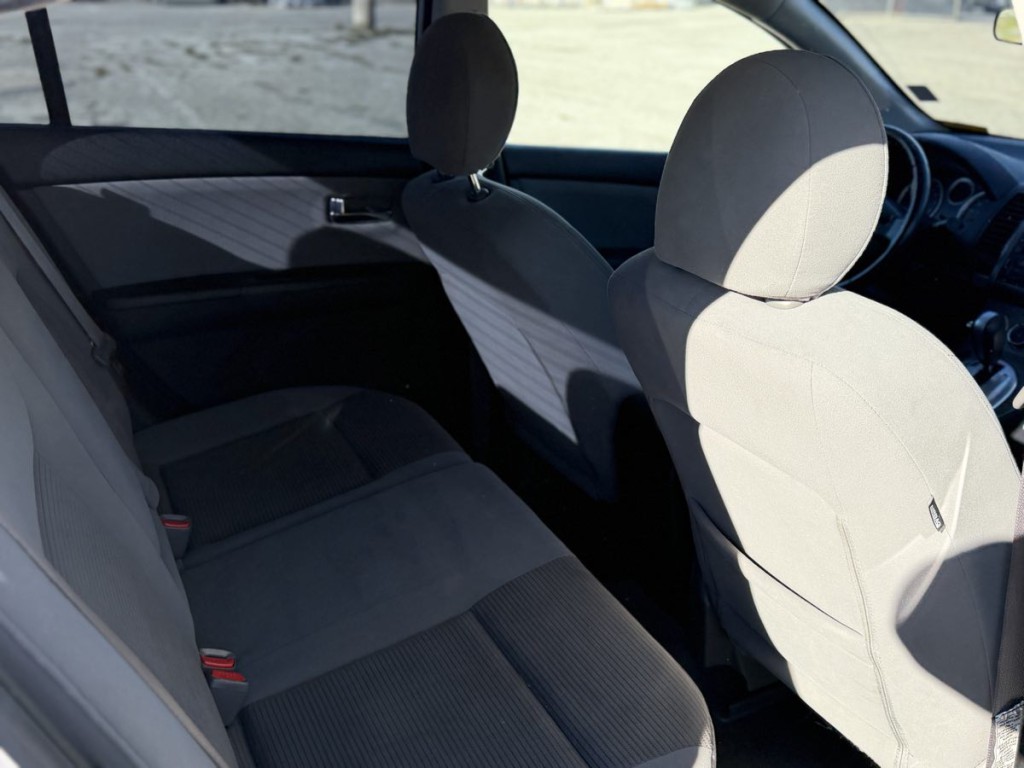 2012 Nissan Sentra Image 13